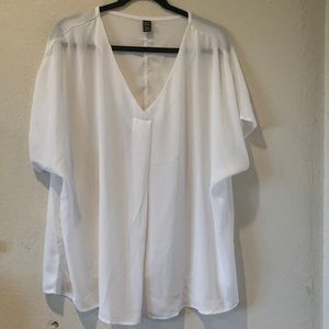 Women’s plus size xxl white short sleeves blouse..